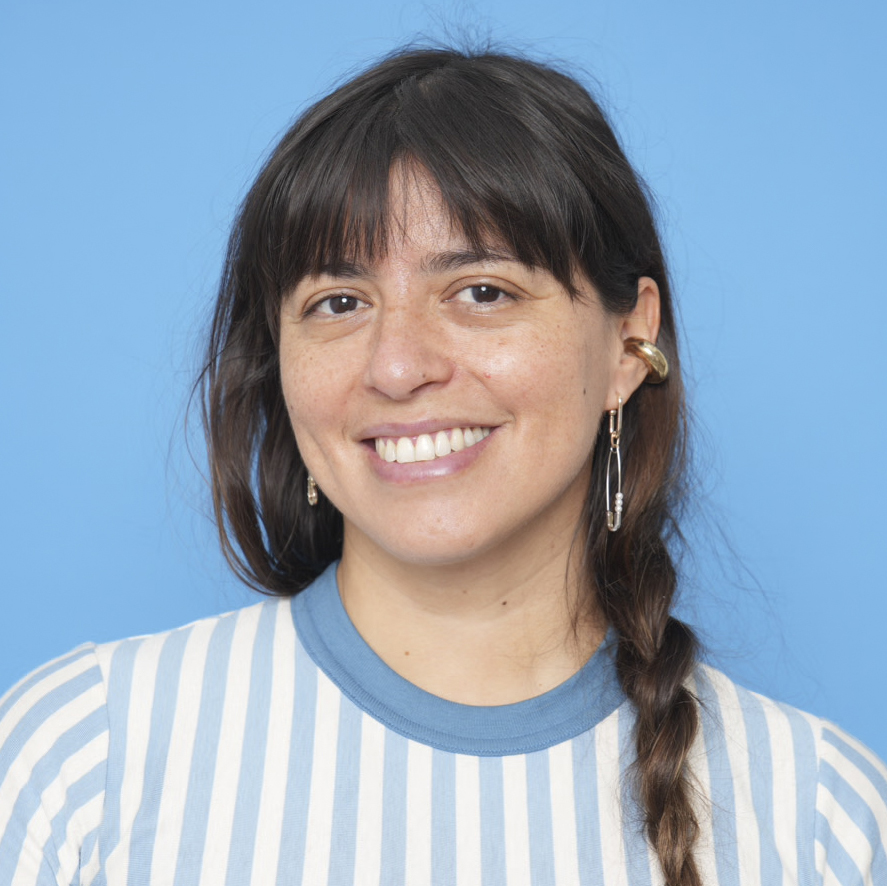 Retrato de estudio — fondo azul